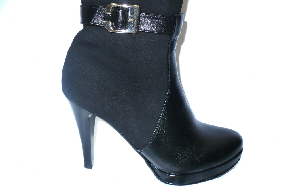 Elegantní kozačky na vysokém podpatku Hujo