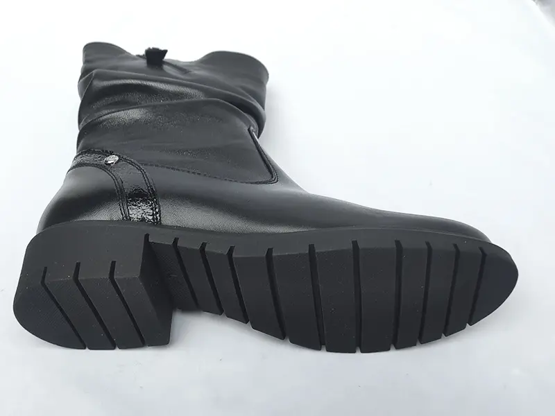 Dámské kožené širší polokozačky na klínku černé Aldex